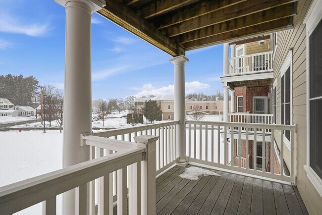 Building Photo - 855 Main St