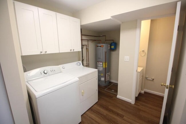 Building Photo - 10717 Maple St