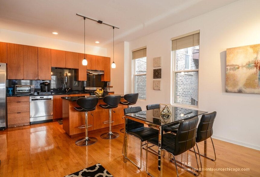 Building Photo - 1407 N Wicker Park Ave