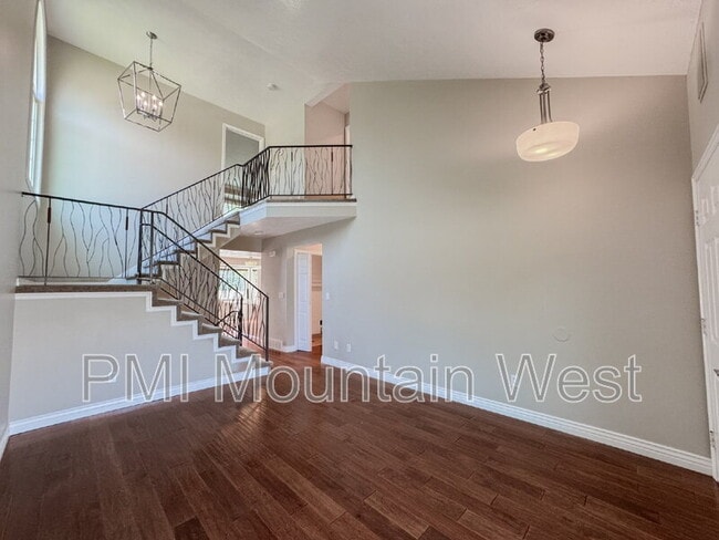 Building Photo - 499 N 200 W