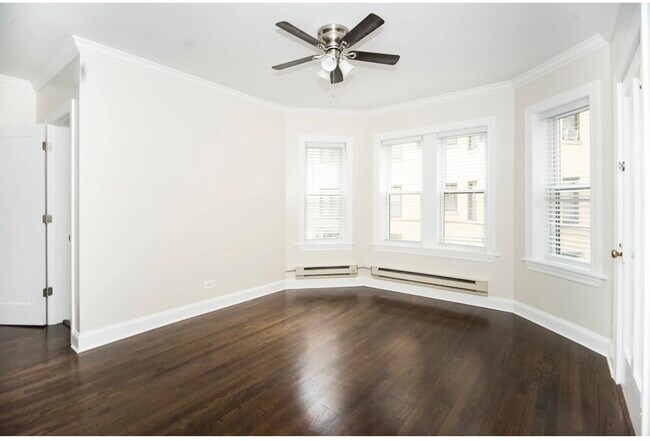 Building Photo - 3817 N Greenview Ave