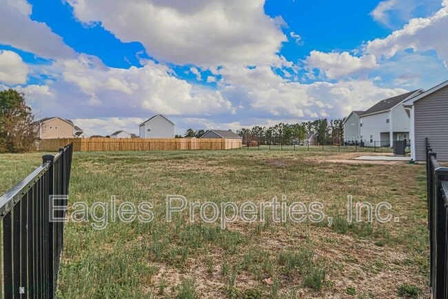 Building Photo - 207 Timberline Oak Dr