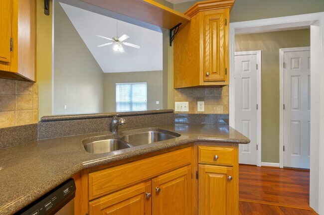 Building Photo - 7037 Mooreland Ct