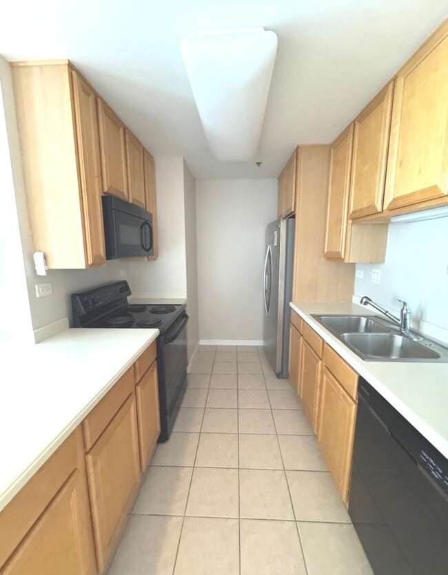 Building Photo - 77 S Evergreen Ave