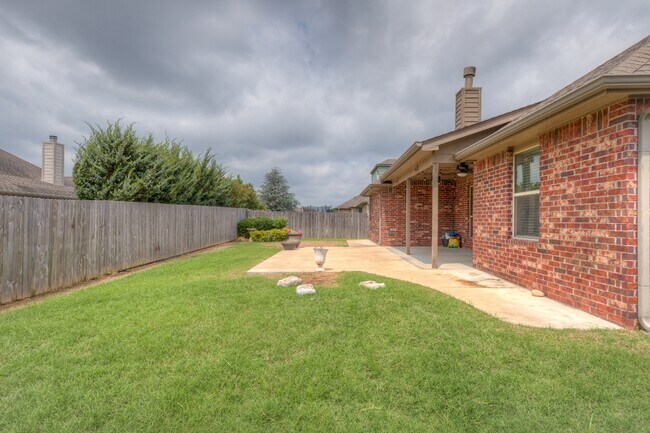 Building Photo - 1501 W Birmingham St