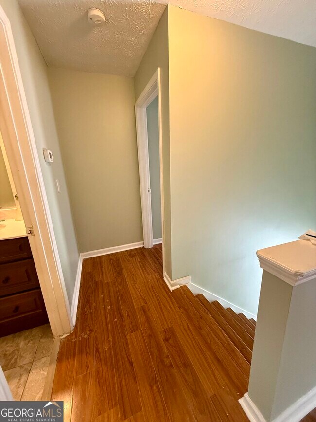 Building Photo - 755 Tara Bend
