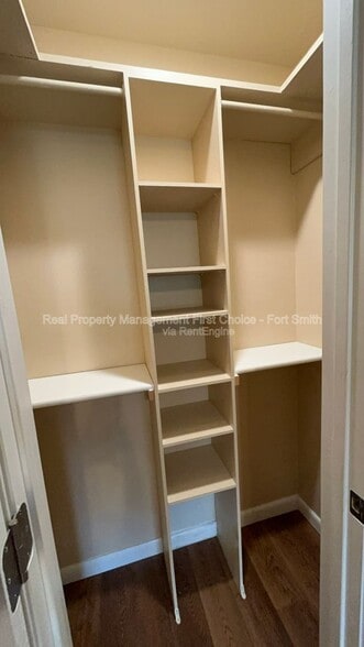 Building Photo - 16 Charmont Dr
