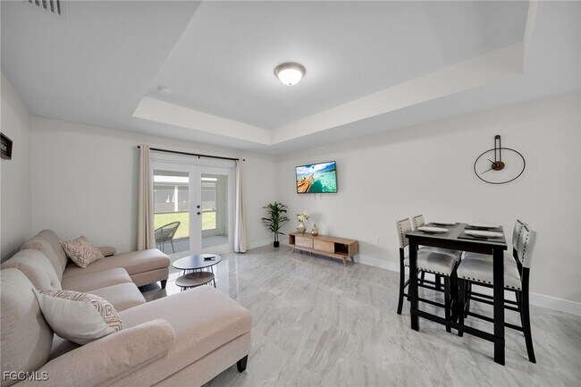 Building Photo - 901 Albany Ave