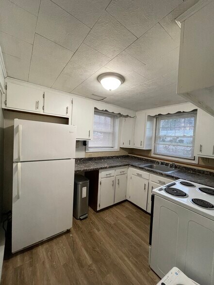 Unit 2 - Kitchen - 4 Strafford Rd