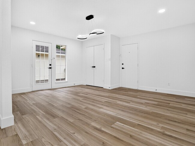 Building Photo - 1109 Wood Creek Cir