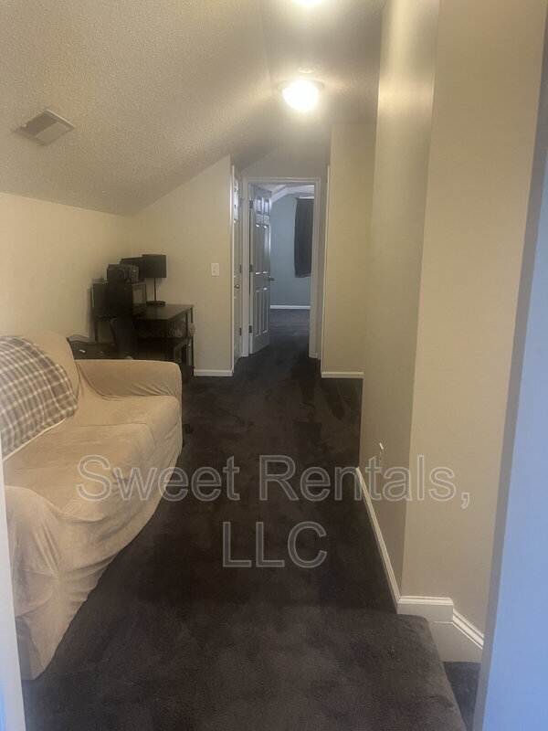 Building Photo - 343 Briarbend Rd