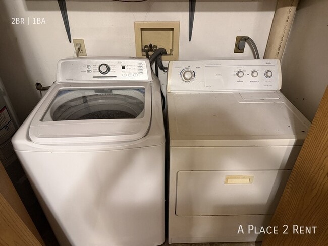 Building Photo - 1733 Hemlock Dr