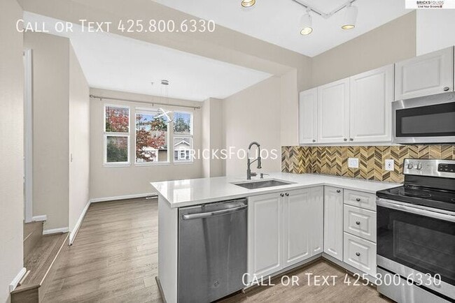 Building Photo - Prime Bellevue Location – Parkside Townhom...