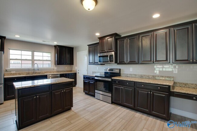 Building Photo - 512 Summer Cove Cir NW