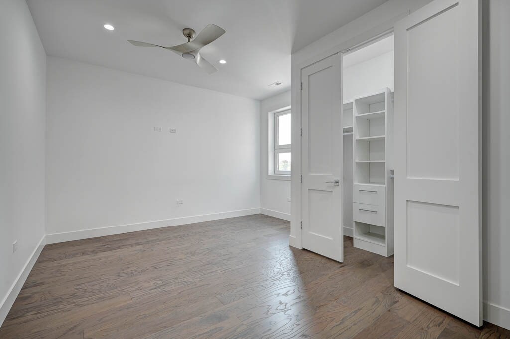 Building Photo - 3008 W Belmont Ave