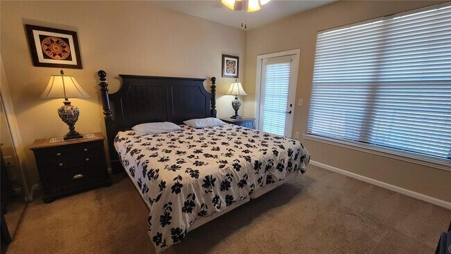 Building Photo - 914 Charo Pkwy