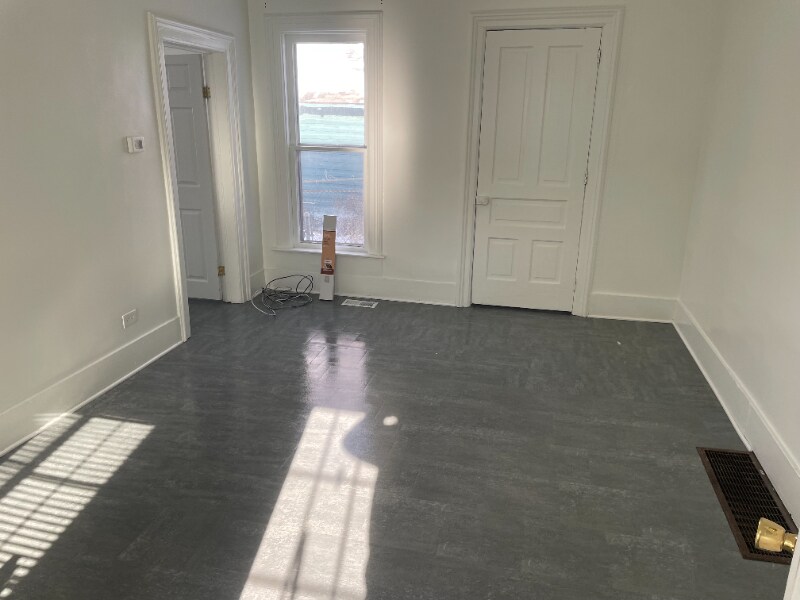 Building Photo - 221 N Davison St