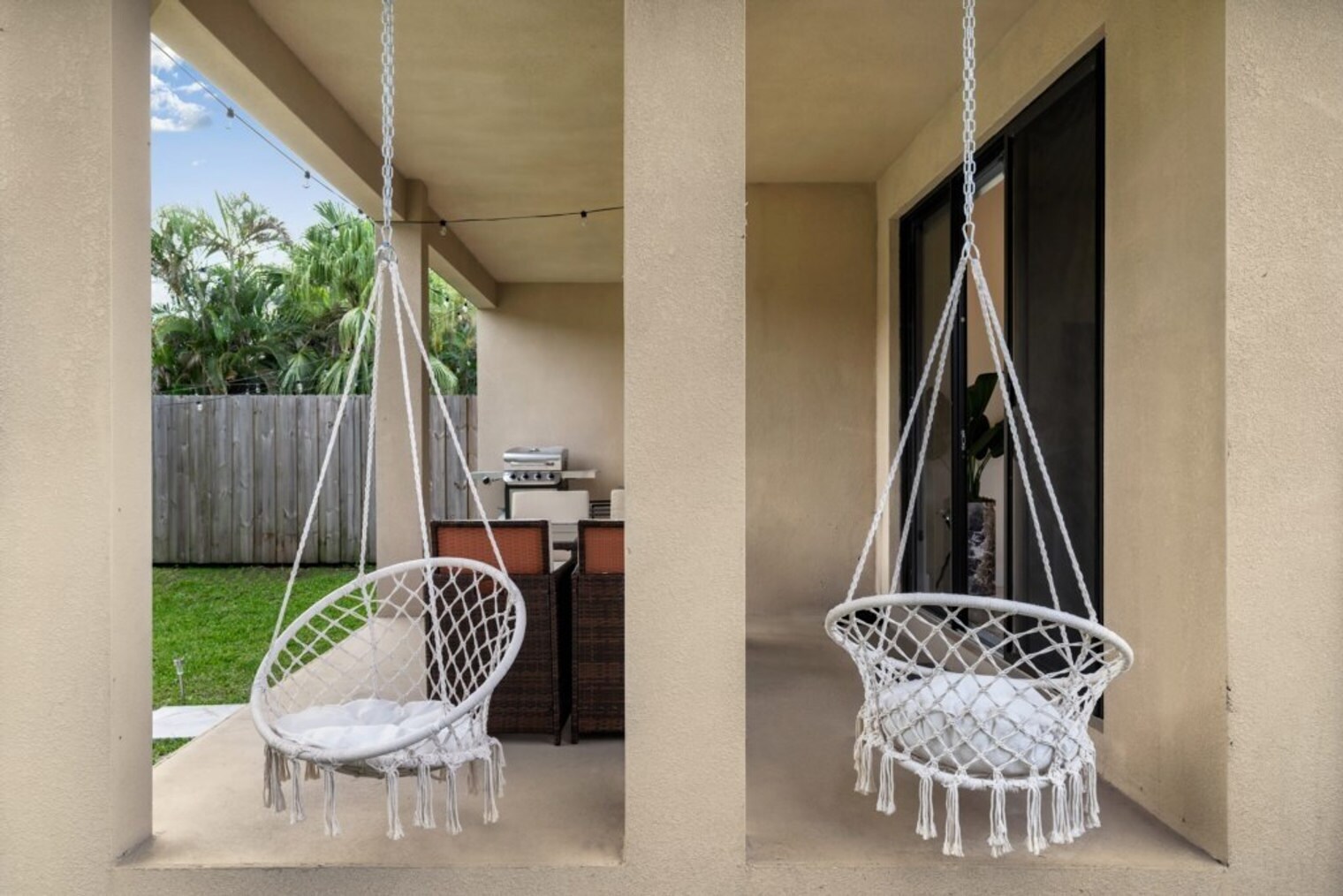 Building Photo - 826 SW 14th Ct