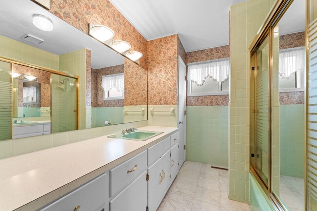 Building Photo - 471 Parkside Dr