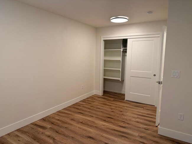 Building Photo - 4 bed/3.5 Bath Townhouse in Richmond Neigh...