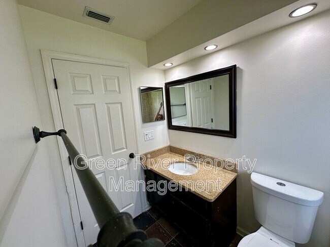 Building Photo - 3288 Deerfield Pointe Dr