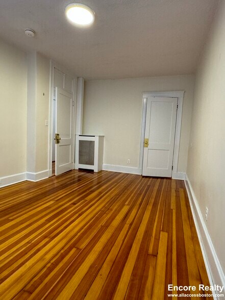 Building Photo - 9 Barrows St