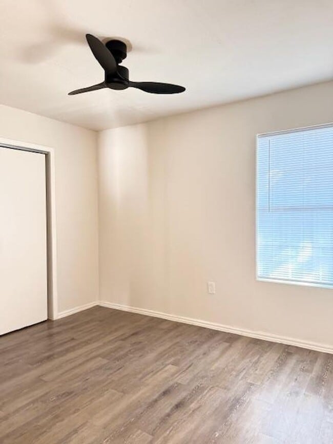 Building Photo - Two Homes / One Lot / Versatile Uses / Rem...