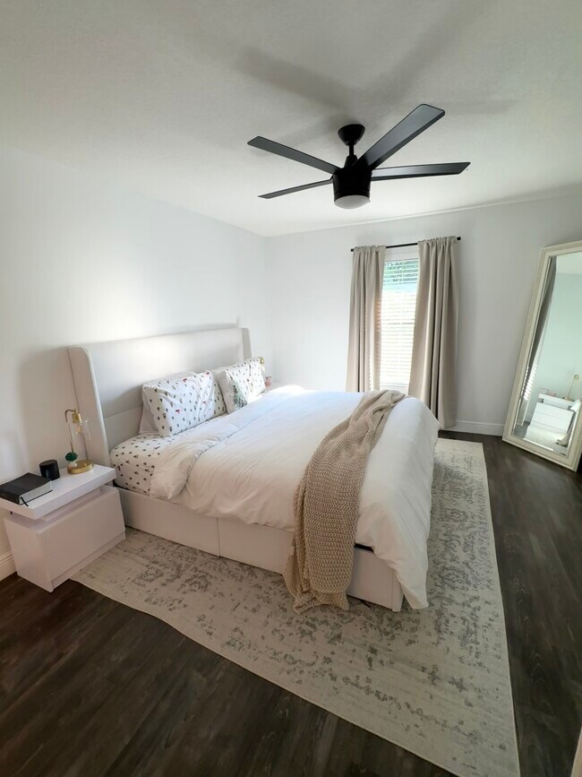 Building Photo - 1146 NE Coy Senda