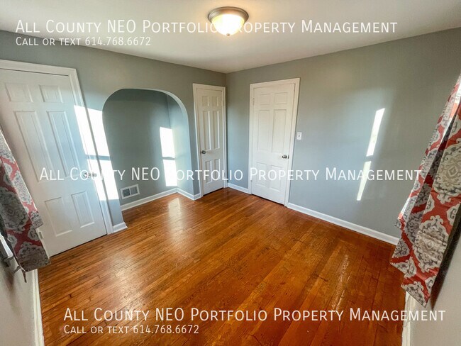 Building Photo - 35 N Brinker Ave