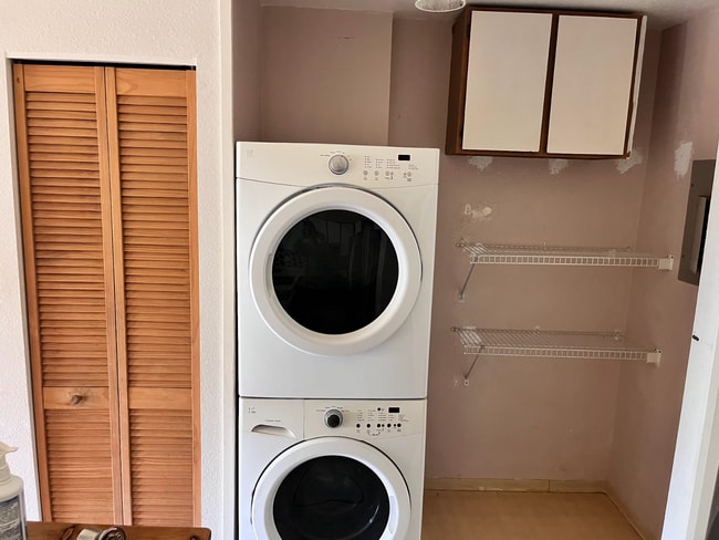 Building Photo - 15 Kulanihakoi St