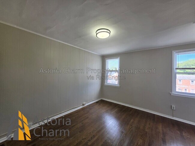 Building Photo - 1418 N Dukeland St