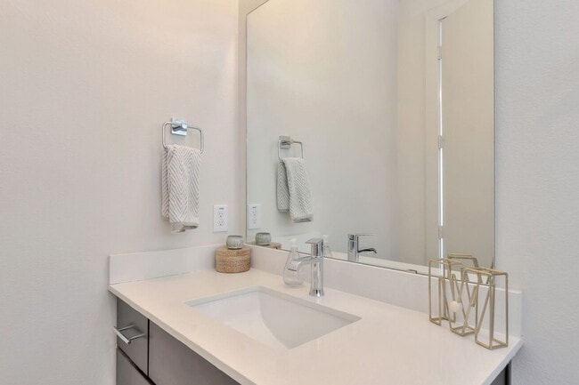 Building Photo - Stunning Home near Downtown Houston