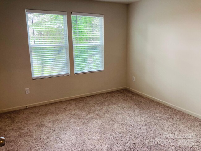 Building Photo - 107 Villa Ln