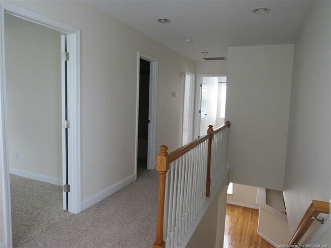 Building Photo - 167 Lamplighter Way