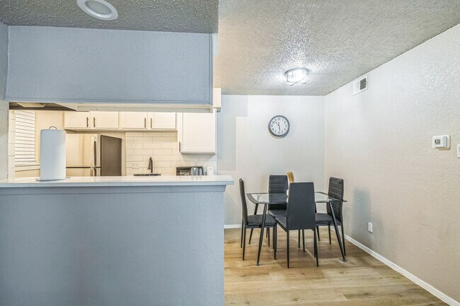 Building Photo - 2520 Thomason Cir