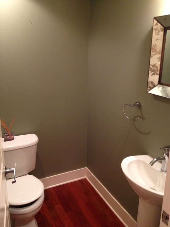 Building Photo - 3bd/2.25ba Seattle Home