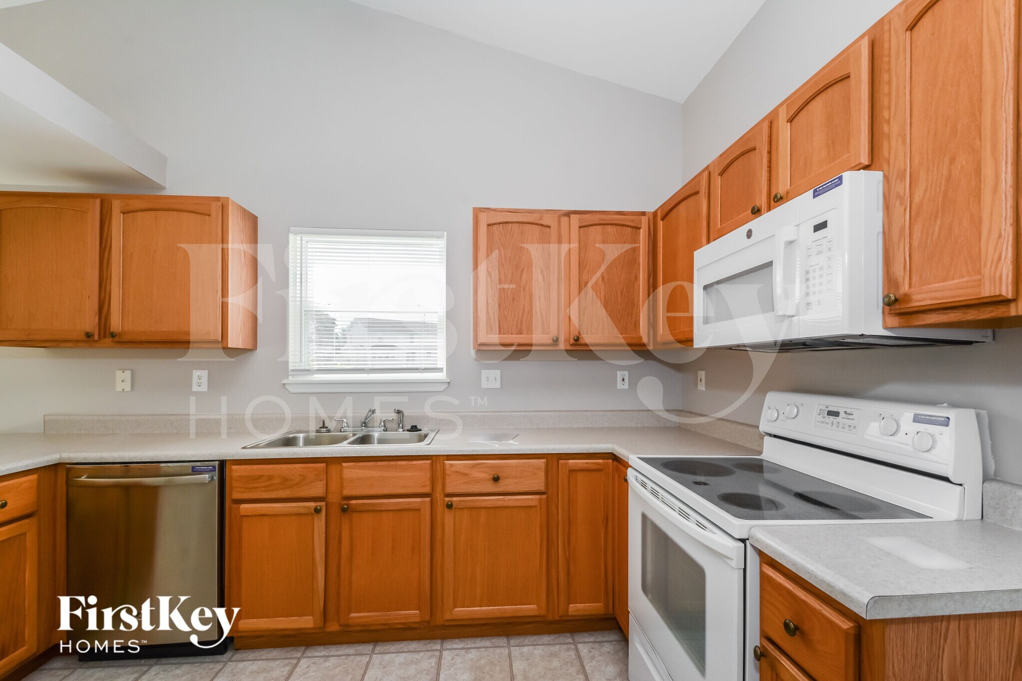 Building Photo - 310 Rustic Oaks Dr