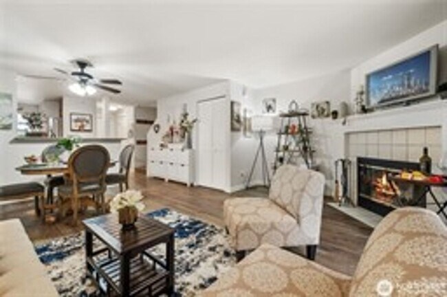 Building Photo - 2Bd/2.5Ba Kent Condo