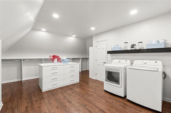 Building Photo - 459 Atlanta Country Club Dr