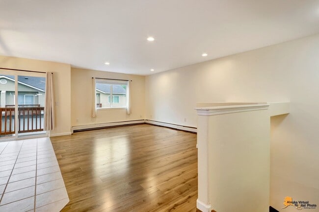 Building Photo - Modern 4-Bedroom Townhome in Desirable Sou...