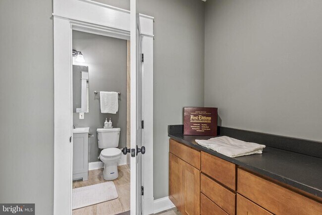 Building Photo - 1934 E Lafayette Ave