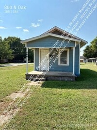 Building Photo - 800 N Oak-