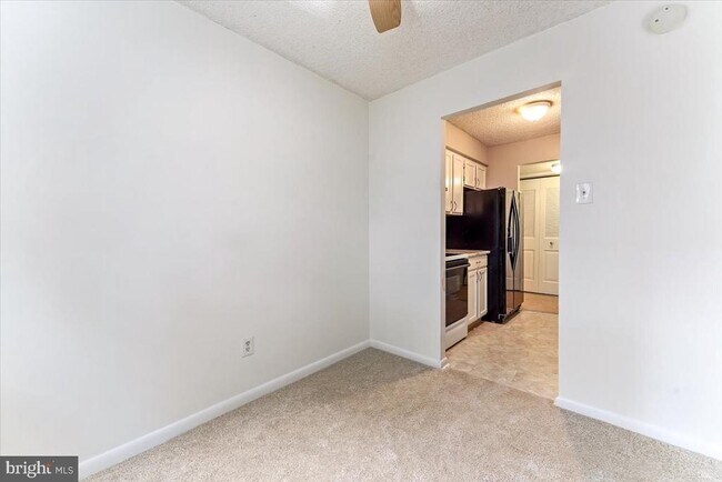 Building Photo - 3207 Valley Dr