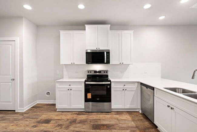Building Photo - 2310 Castillo Dr