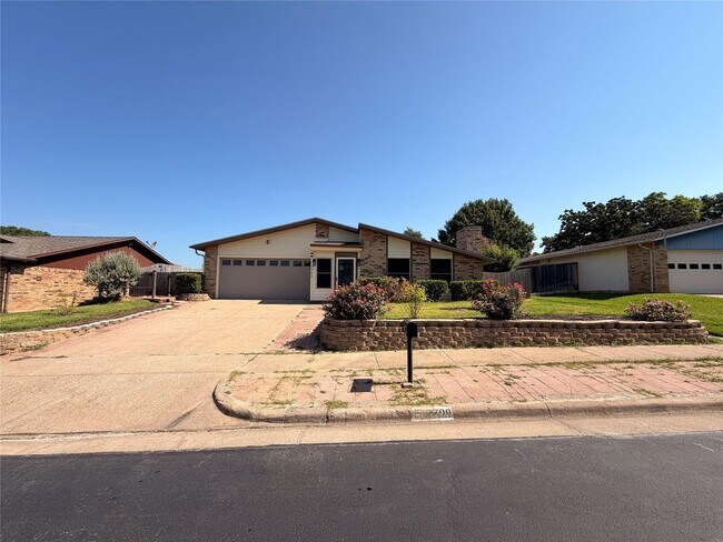 Building Photo - 3709 Pinewood St