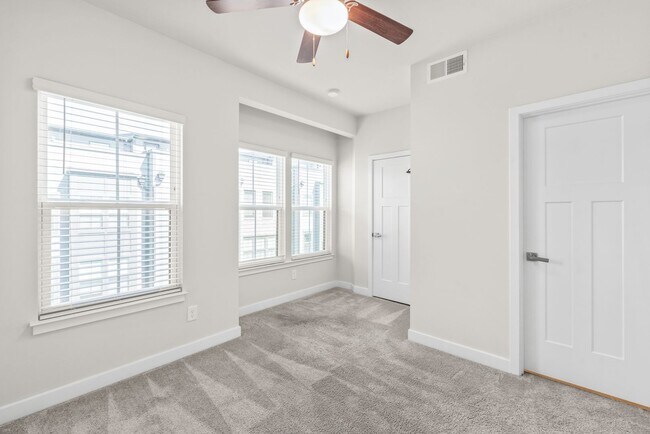 Building Photo - (Coming Soon) 3 Bedroom Townhome minutes from South End!