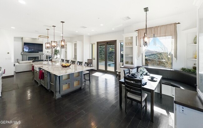 Building Photo - 444 San Clemente Dr