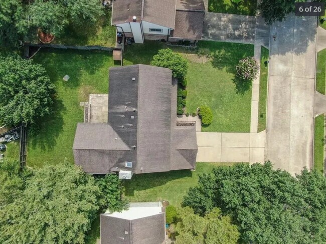 Building Photo - 15914 Pinyon Creek Dr