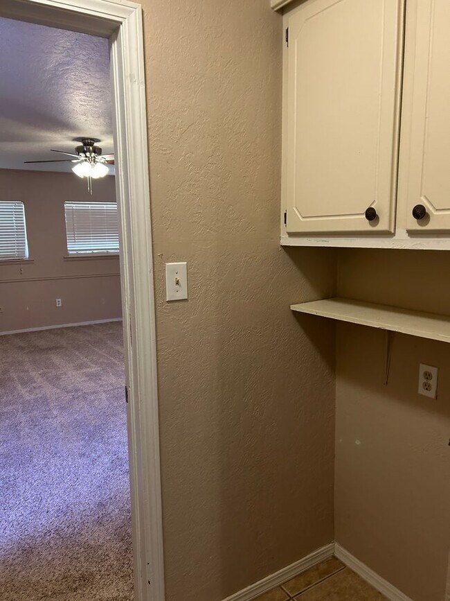 Building Photo - 3 bedroom, 1 3/4 baths NOW AVAILABLE in the Eisenhower School District!