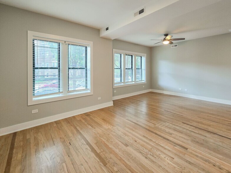Building Photo - 4847 N Wolcott Ave